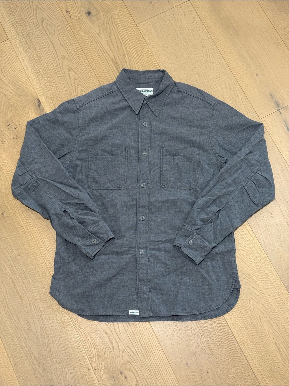 Casual Men's Heather Gray Button-Down Shirt with Chest Pockets